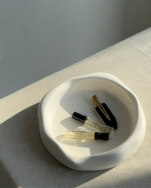 Vide-poche Cece asymétrique.