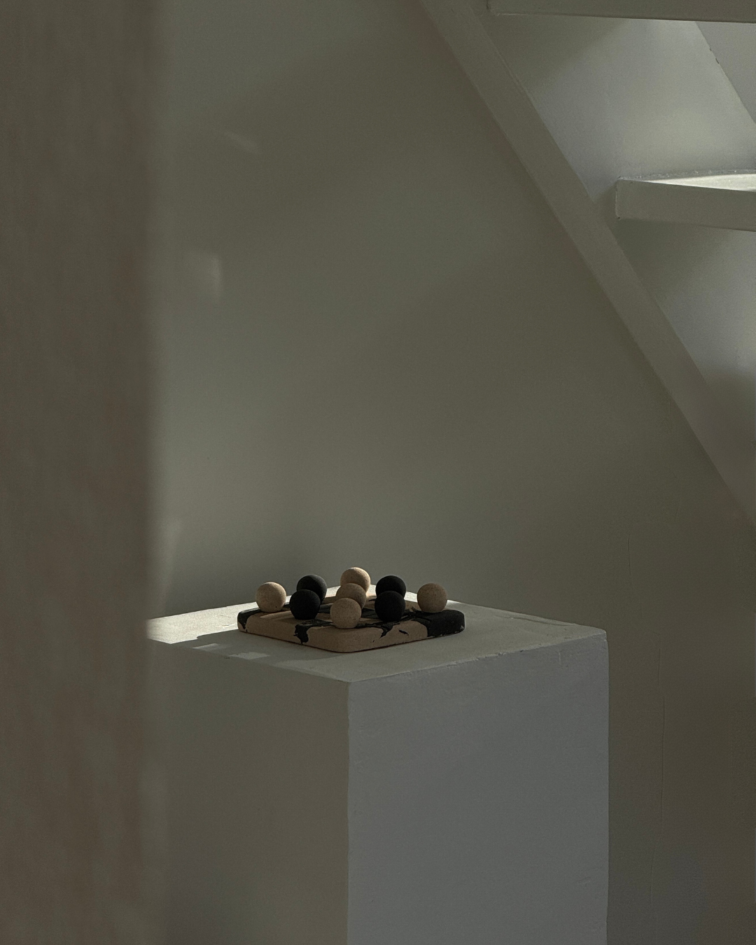 Jeu de tic-tac-toe en résine.