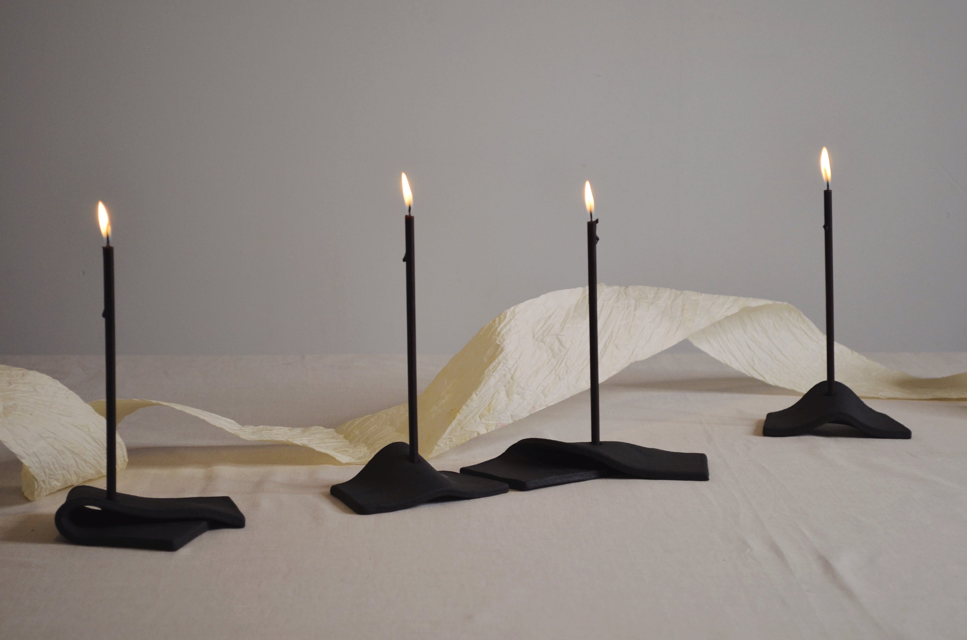 Bougeoir noir.