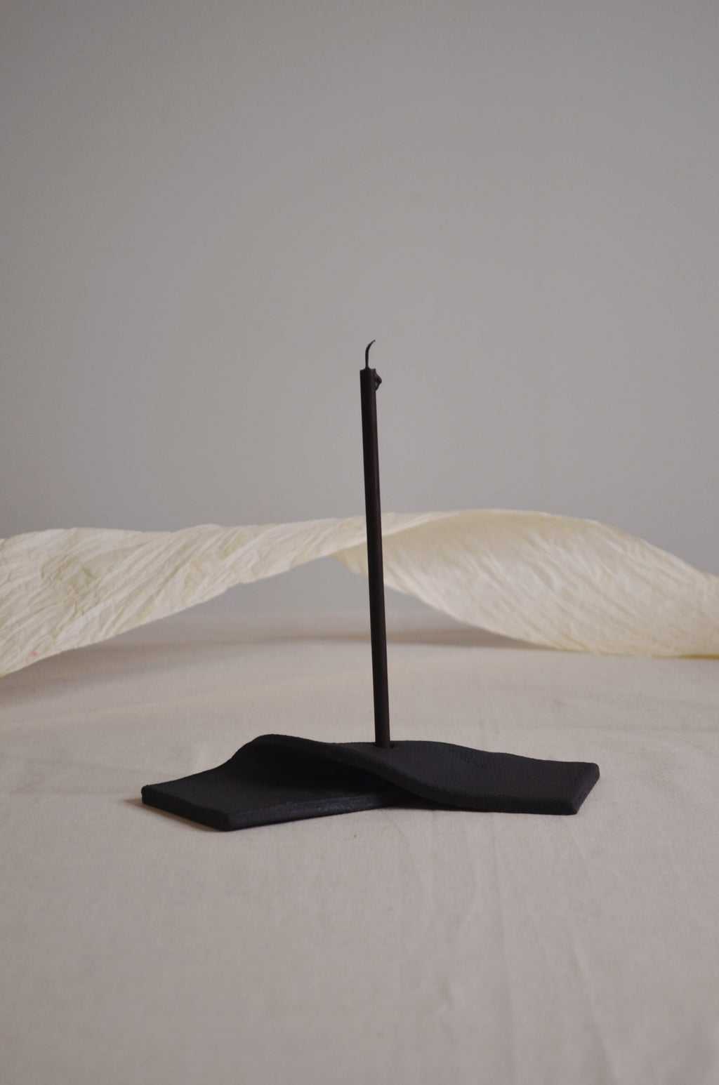 Bougeoir noir.