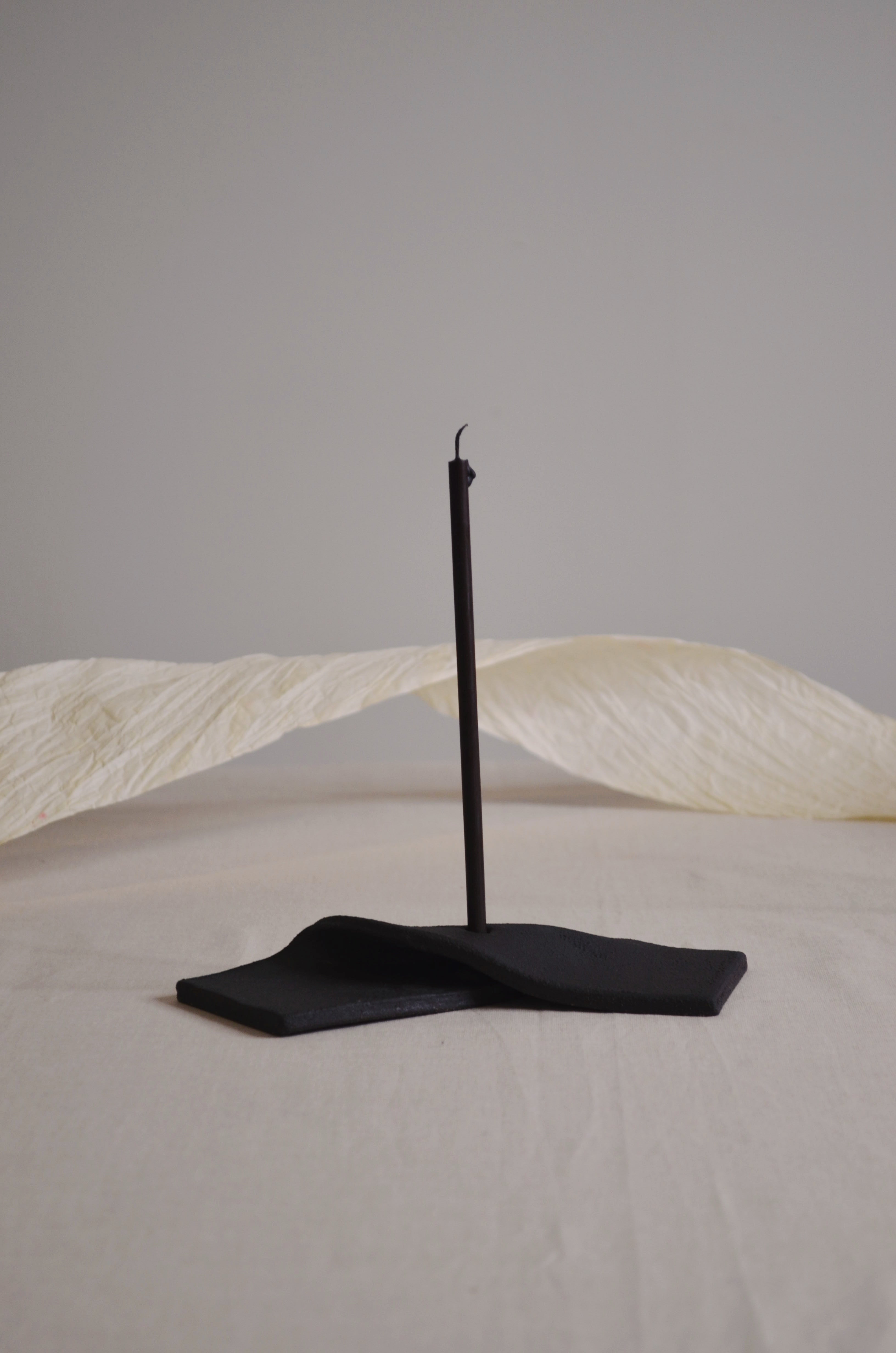 Bougeoir noir.