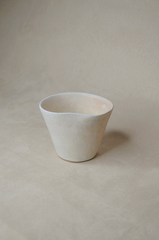 Tasse tulipe blanc cassé mat.