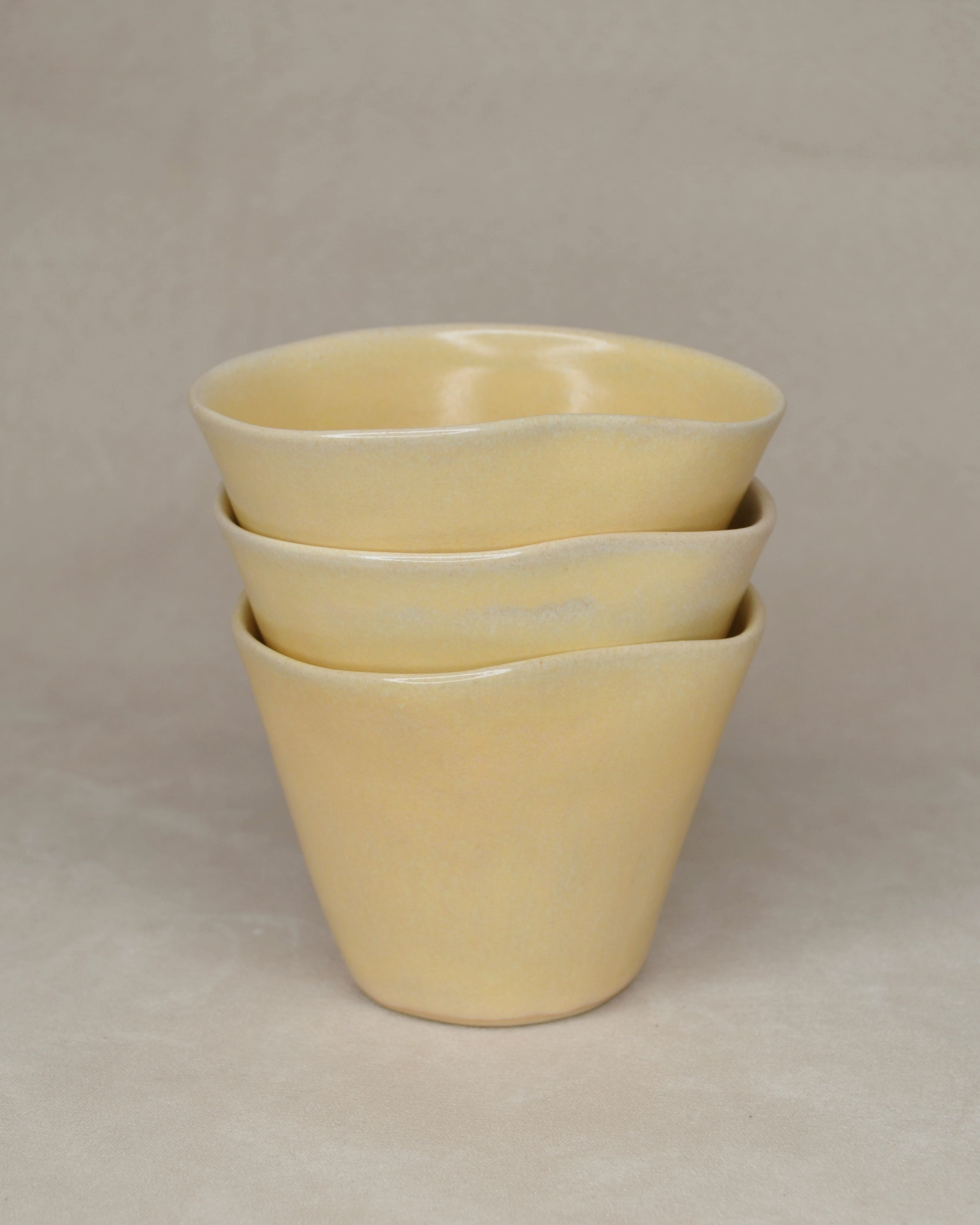 Tasse tulipe jaune pâle.