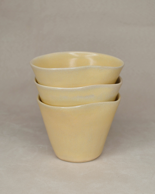 Tasse tulipe jaune pâle.