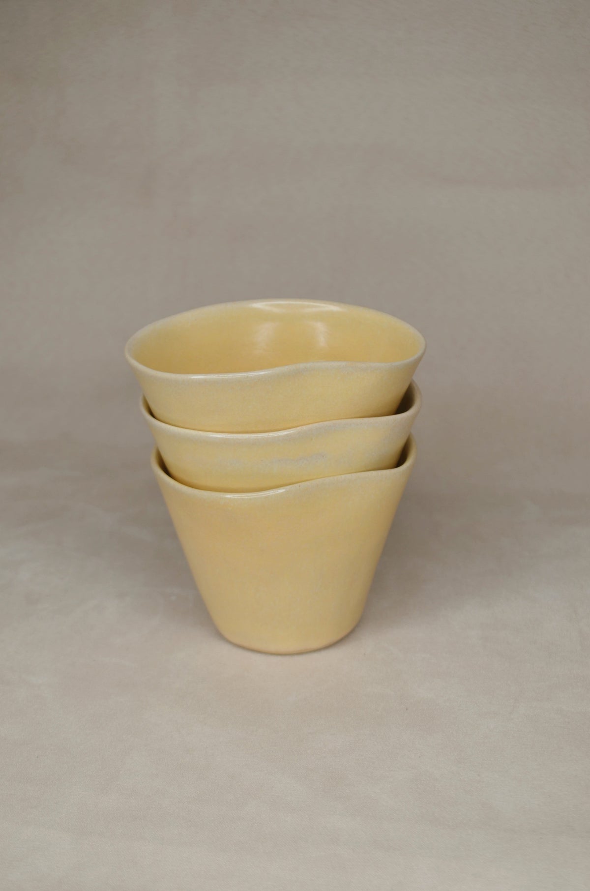 Tasse tulipe jaune pâle.