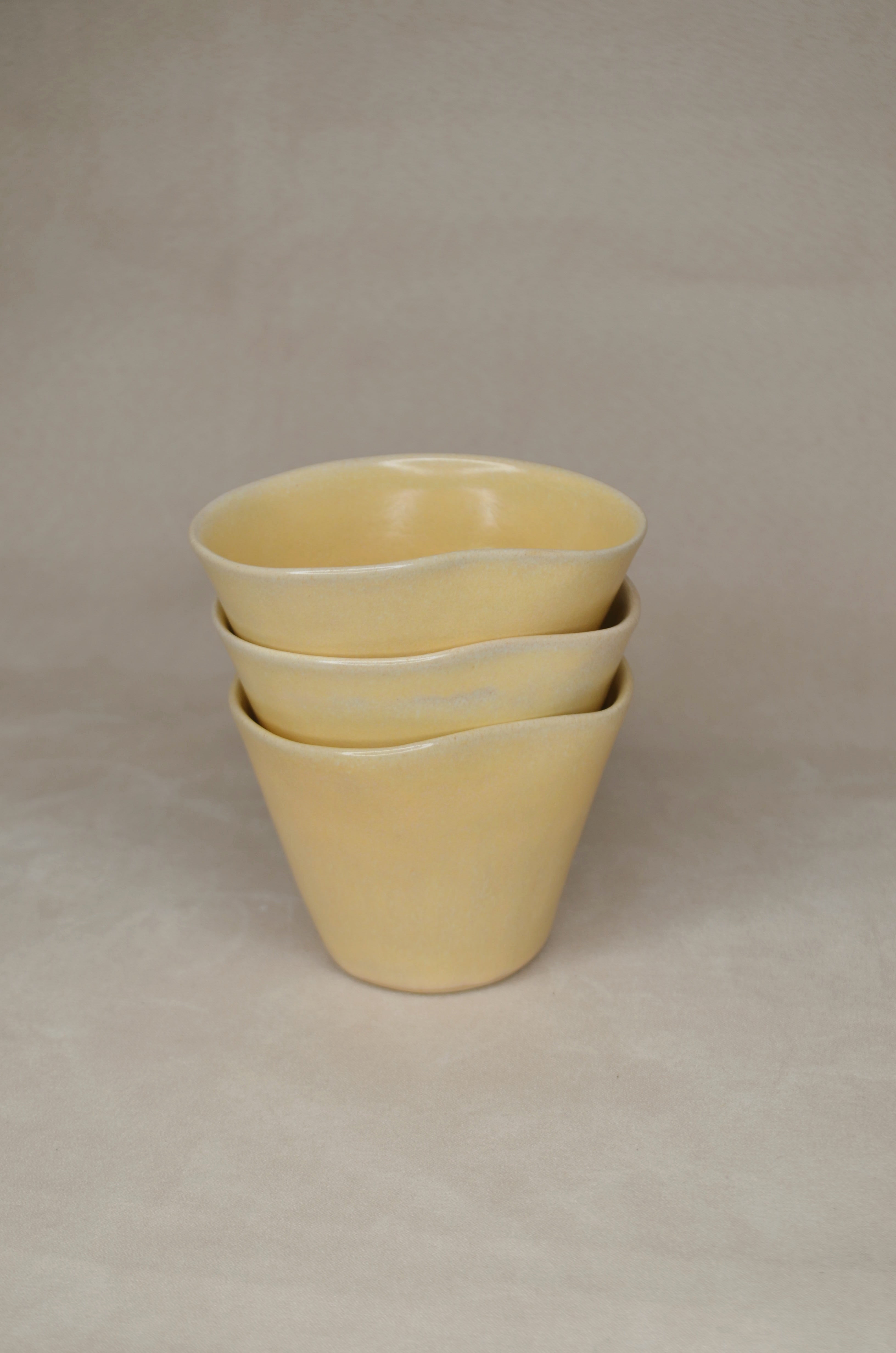 Tasse tulipe jaune pâle.