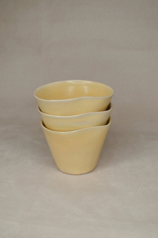 Tasse tulipe jaune pâle.