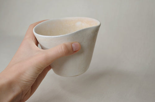 Tasse tulipe blanc cassé mat.