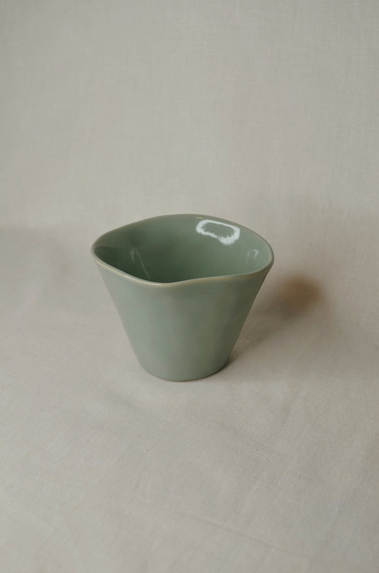Tasse tulipe turquoise pâle.