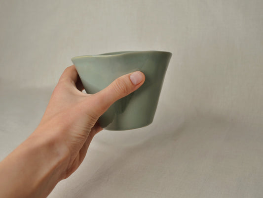 Tasse tulipe turquoise pâle.
