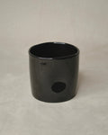 Tasse ronde noire.